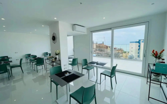 Gheloi Room