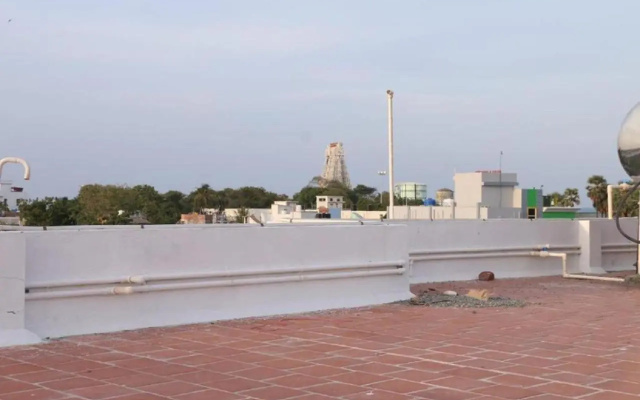Saravanas Lodge