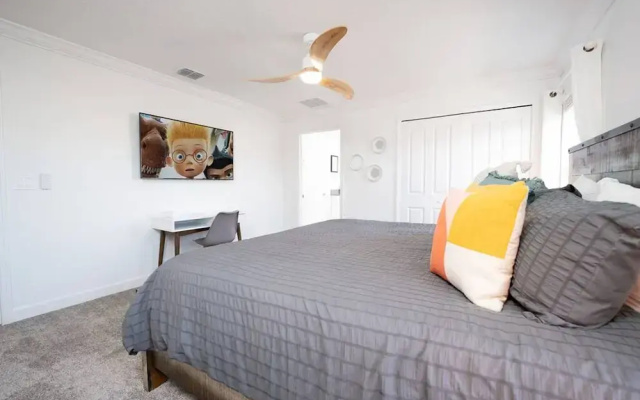TH 4Br Walking Distance to Club