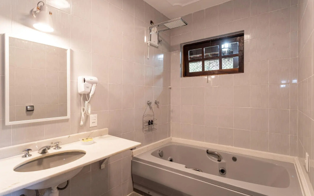 Chalé Em Itaipava Com Piscina | Cx 17