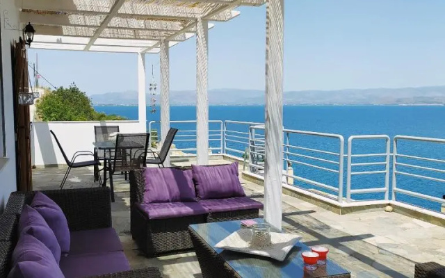 Pelagos House "the seaside experience"