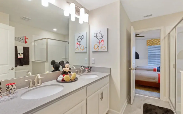 Luxe Champion's Gate Home w/ Pool, Spa, Gameroom