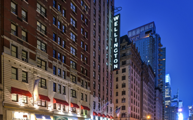 Wellington Hotel вид на фасад