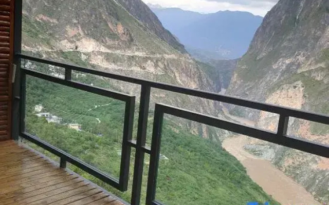 Shangri-La Tiger Leaping Gorge Mountain Lodge River View Homestay