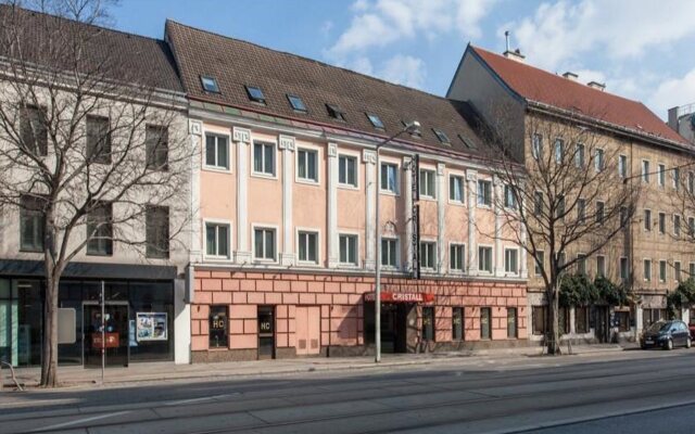 Отель Novum Hotel Cristall Wien Messe Австрия, Вена - 12 отзывов об отеле, цены и фото номеров - забронировать отель Novum Hotel Cristall Wien Messe онлайн вид на фасад