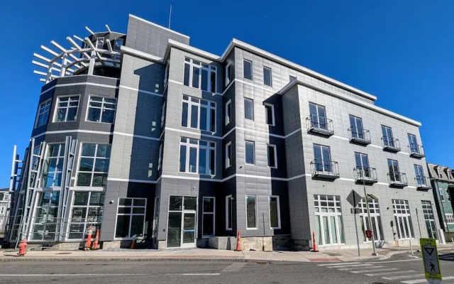 Beacon Suites Hotel