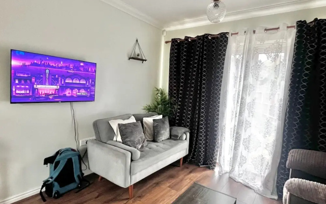 Canterbury Charm - Spacious 4 Bedroom House