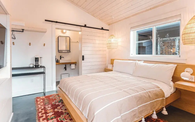 Surf Lodge