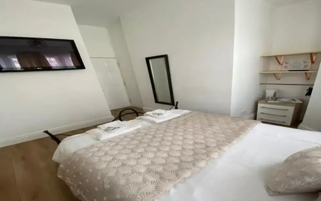 Alexander Hotel