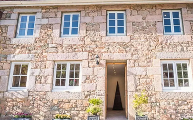 1 Bed Suite - Sleeps 2, Patio, Parking & Wifi