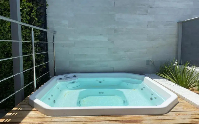 Bela Hospedagem   Design E Conforto No Box 150