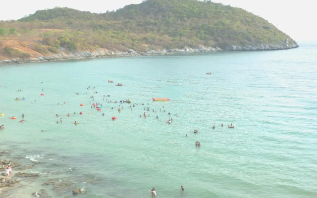 Sichang Sabaidee Holiday House