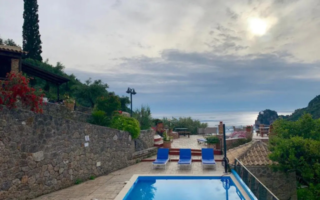 Ermones Odyssesas Bungalow