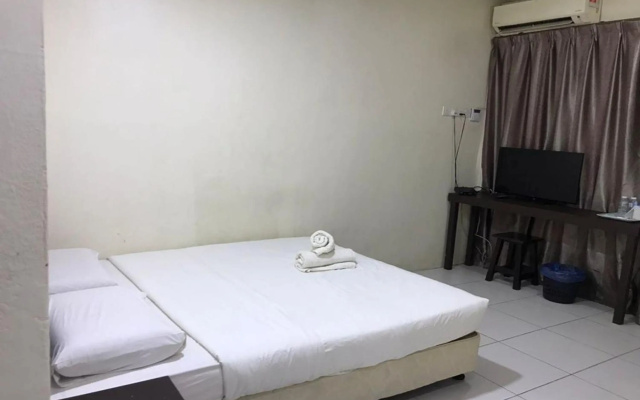 OYO 1104 Q Hotel