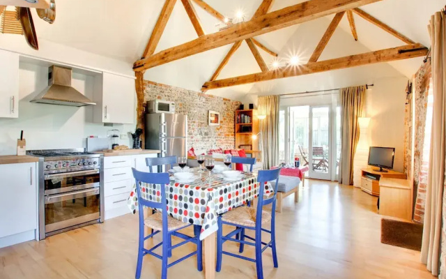 Traditional Holiday Home in Briston With Garden
