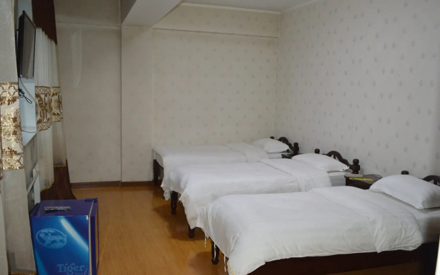 Land Hotel