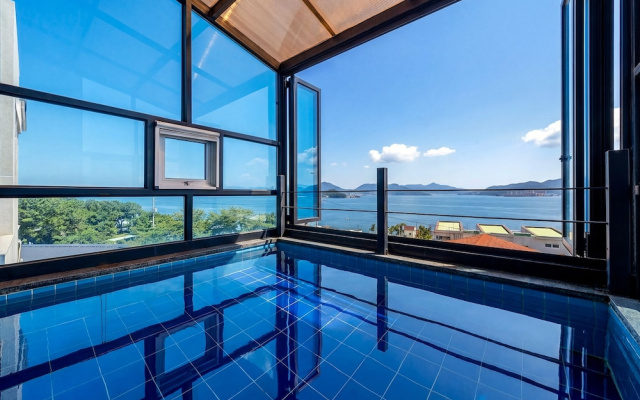 Geoje Gonggan Pool Villa