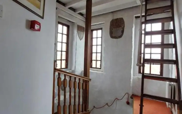 The Tower at Plane Castle-sleeps 4-pets Ok-parking