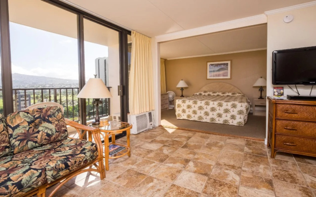 Waikiki Banyan Condo Located One Block From Waikiki Beach!
