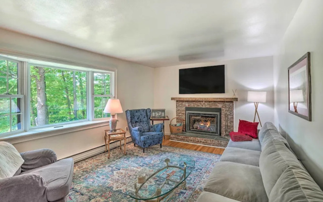 Stockbridge Home: Walk to Town Beach!