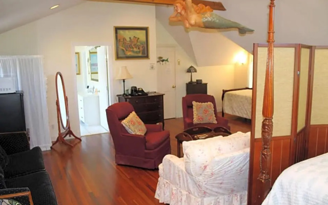 West Tisbury Inn