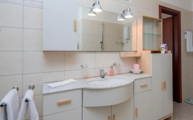 Seaside Apartment Gold 1row