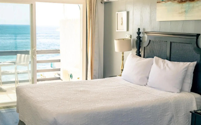 Seaside Laguna Inn & Suites