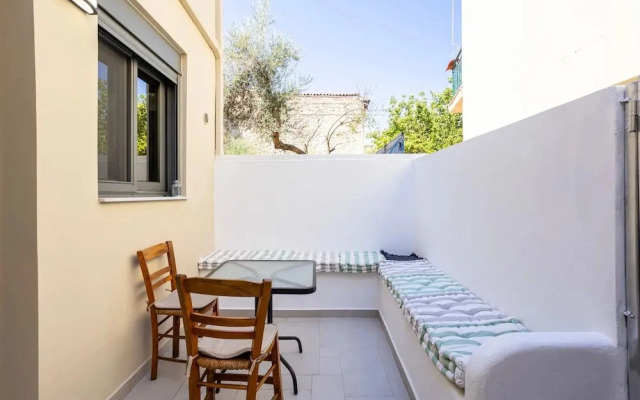 Azure Seaside Retreat in the Heart of Petalidi