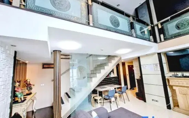 7B - Luxurious 5-Bedroom Condo in Central Bangkok with Rooftop Pool