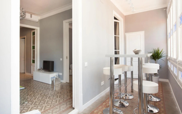 SOFIA 4 · Sofía's Gallery & Bath · Well Priced 6 Pax Spacious Home in Eixample