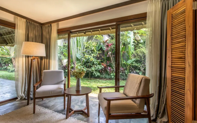 Luxury Jungle Villa, 3 BR, Ubud With Staff