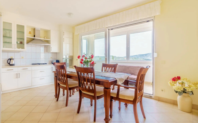 Kis Residence
