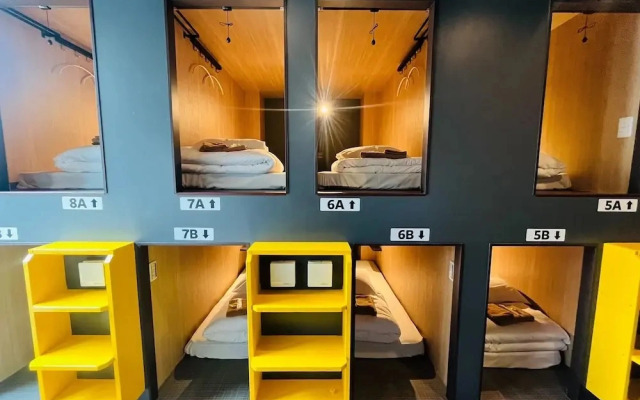 Otemachi Kamon Hotel - Caters to Men - Hostel