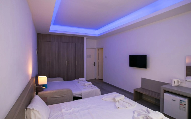 Flora Maria Hotel & Annex Apartments