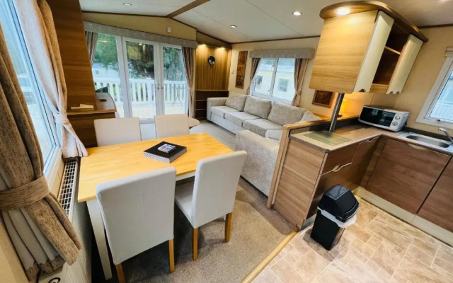 Luxury 2 Bedroom Caravan LG13, Shanklin, Isle of Wight