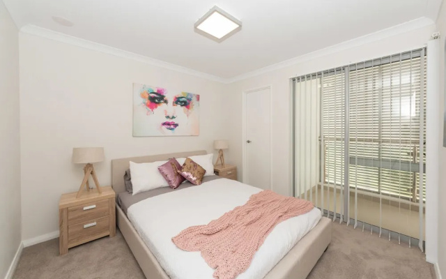 Lakeview Apartment Suite 18