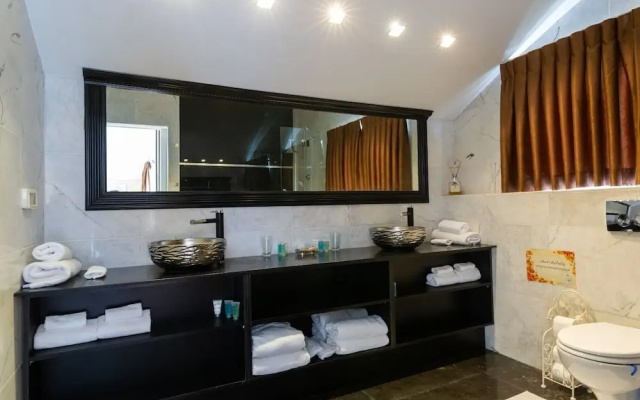 Alma Suites