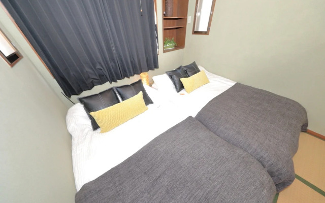 Namba East House01