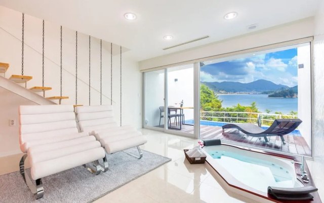 Geoje Star Marine Pool Villa Pension - V