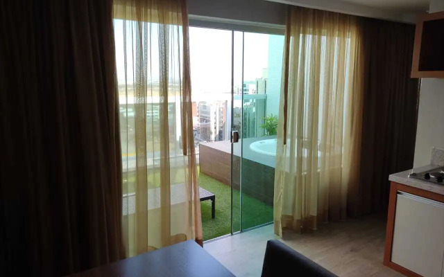 Jade Hotel