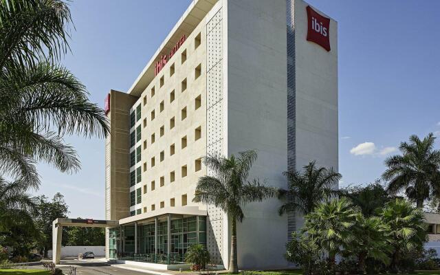 Отель ibis Merida вид на фасад