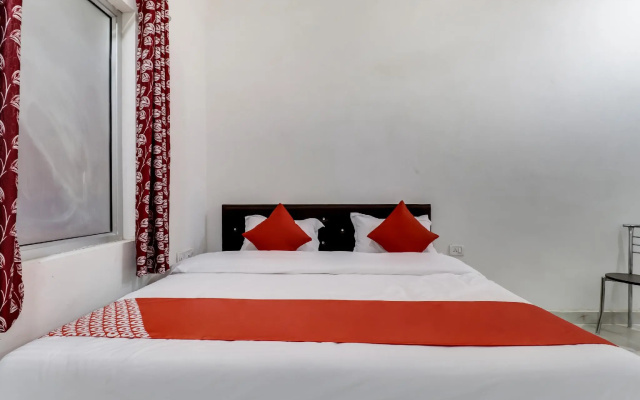 Hotel Rj18 by OYO Rooms