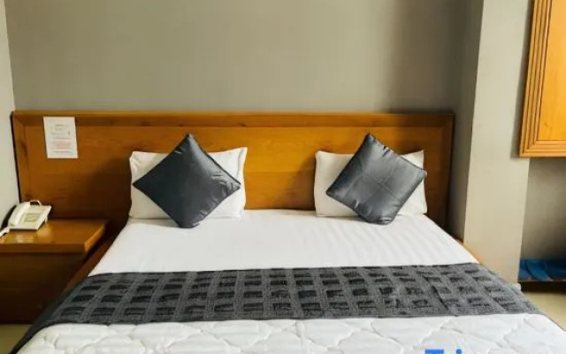 10h Hotel