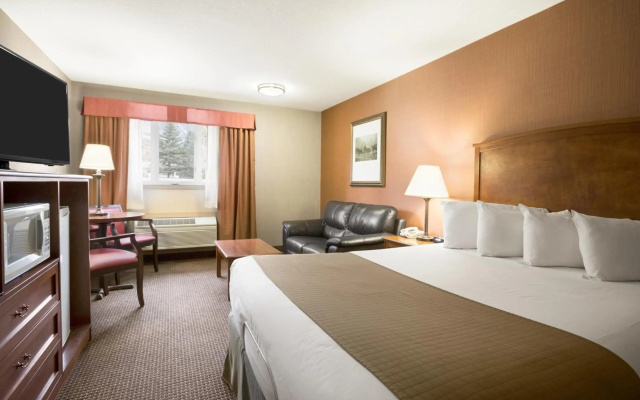 Canmore Inn & Suites