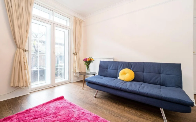Bright Battersea pad Sleeps 5