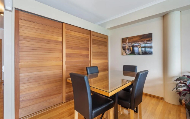 QV Waterfront Apt with Wifi - 946
