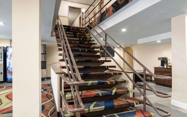 Rodeway Inn Syracuse Carrier Circle