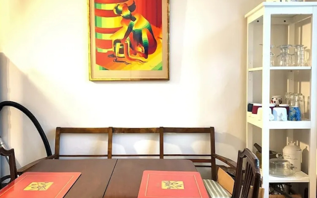1 Bedroom Apartment near Queen 200 - 1