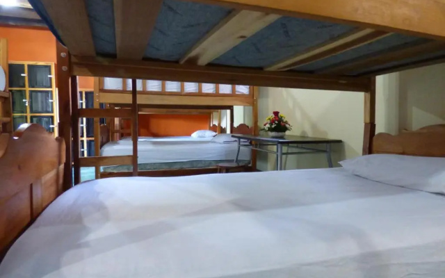 Cabanas y Hostal Zoh Laguna