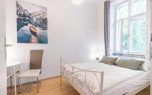Cozy 2BR Apt Near Belvedere Palace